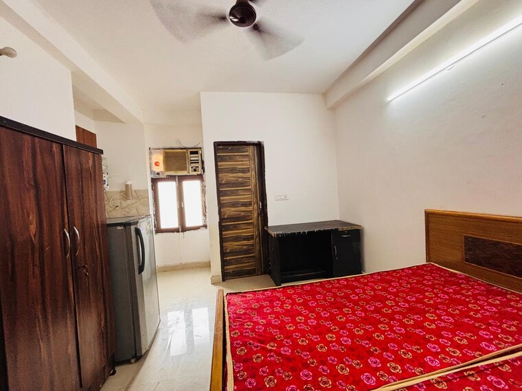 Bedroom, freedom fighters enclave 1 RK 380 Sq.Ft. Builder Floor In Freedom Fighters Enclave Delhi 9500808