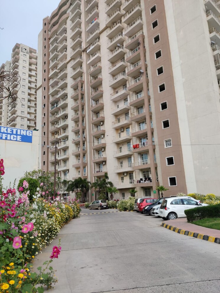 Exterior View, supertech-czar-suites Studio 535 Sq.Ft. Apartment In Omicron I Greater Noida Greater Noida 9500809