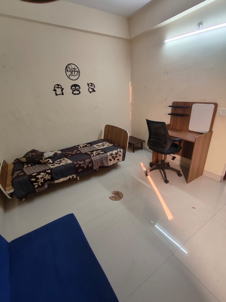 Living Room, land-craft-golf-links-apartment-phase-2 3 Bedroom 1450 Sq.Ft. Apartment In Pandav Nagar Ghaziabad 9500806