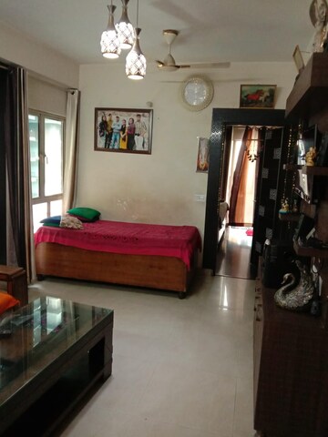 Room in 3 BHK Apartment at Land Craft Golf Links Apartment Phase 2, Pandav Nagar – for Sale