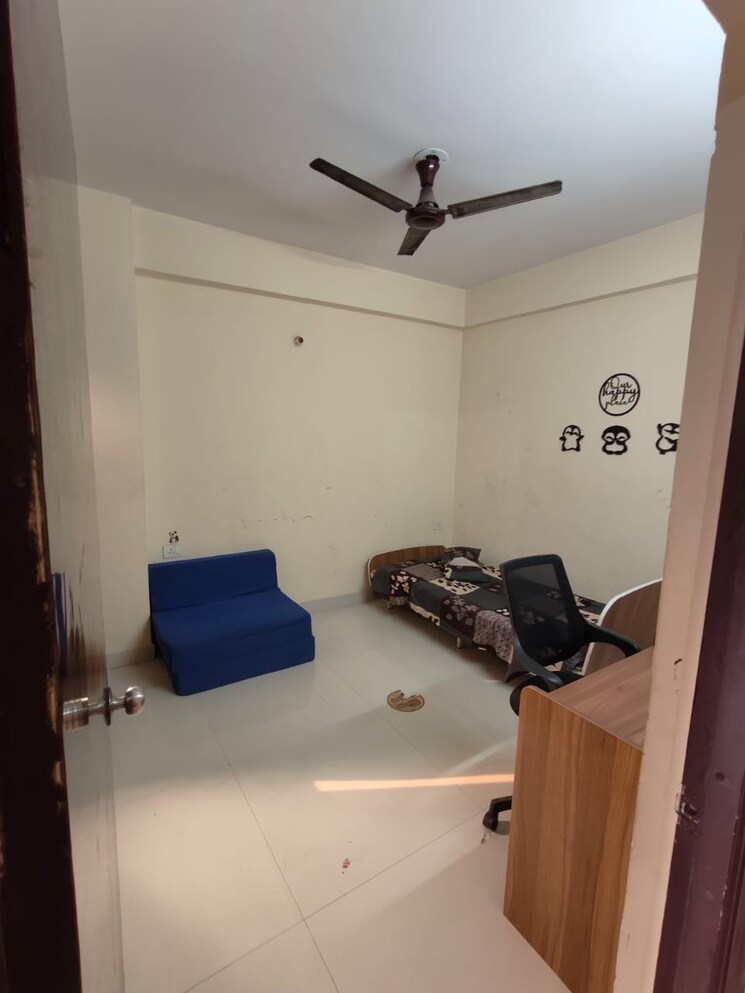 Room, land-craft-golf-links-apartment-phase-2 3 Bedroom 1450 Sq.Ft. Apartment In Pandav Nagar Ghaziabad 9500806