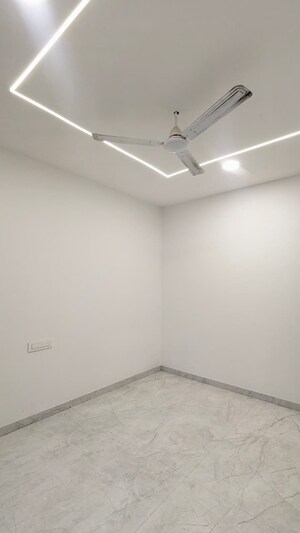 Room in 1 BHK Apartment at Shree Sainath Prathamesh Elite, Kandivali West – for Sale