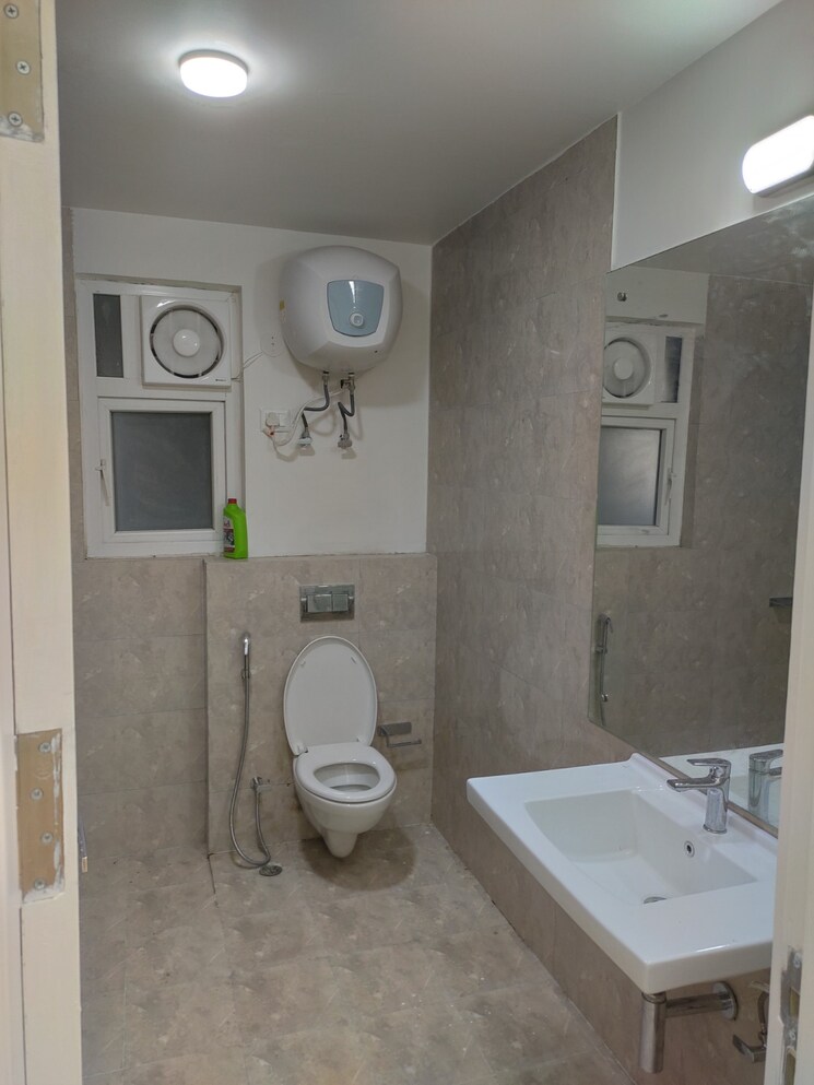 Bathroom, ats-le-grandiose 3 Bedroom 2000 Sq.Ft. Apartment In Sector 150 Noida 9500862