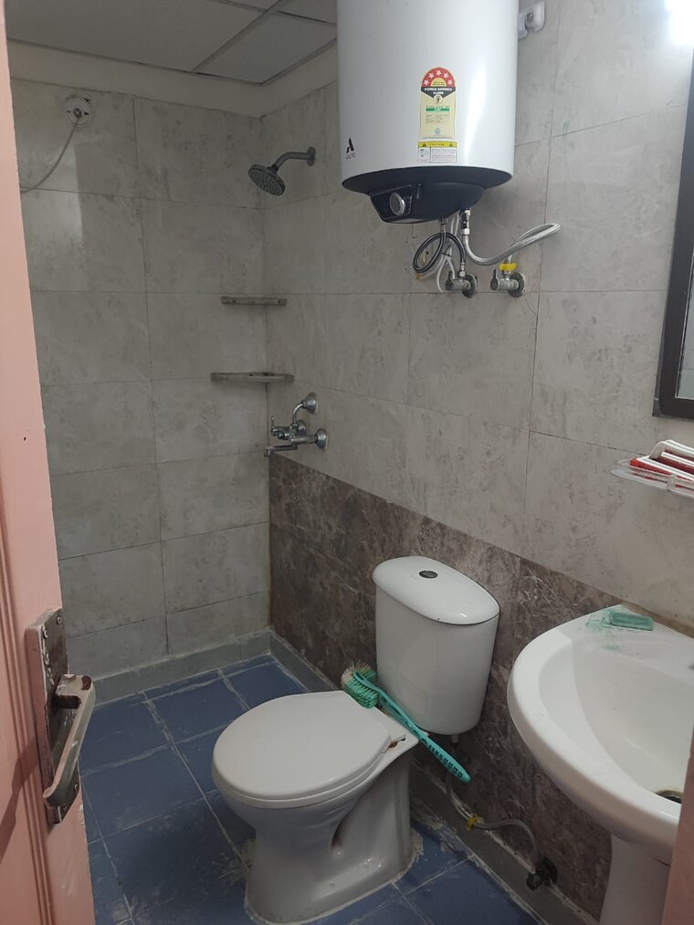 Bathroom, aims-golf-city 2 Bedroom 950 Sq.Ft. Apartment In Sector 75 Noida 9500854