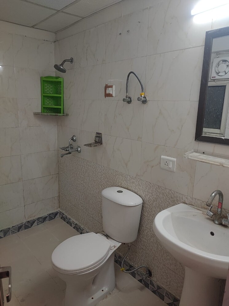 Bathroom, aims-golf-city 2 Bedroom 950 Sq.Ft. Apartment In Sector 75 Noida 9500854