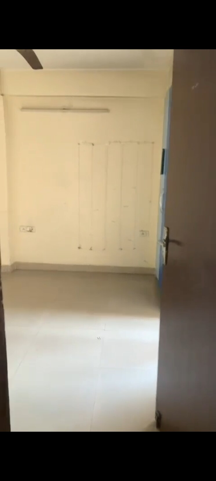 Room, galaxy-north-avenue-ll 3 Bedroom 1250 Sq.Ft. Apartment In Gaur City 2 Greater Noida 9500888