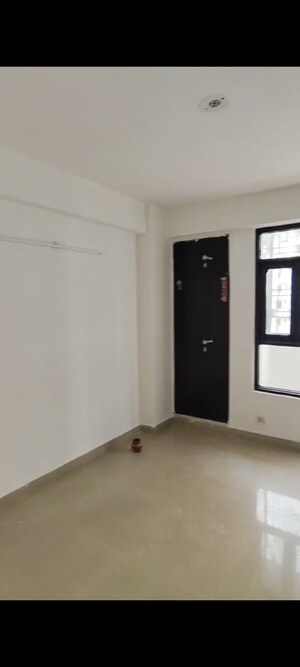 Room in 2 BHK Apartment at Mahagun Mahagunpuram II, Lal Kuan – for Sale