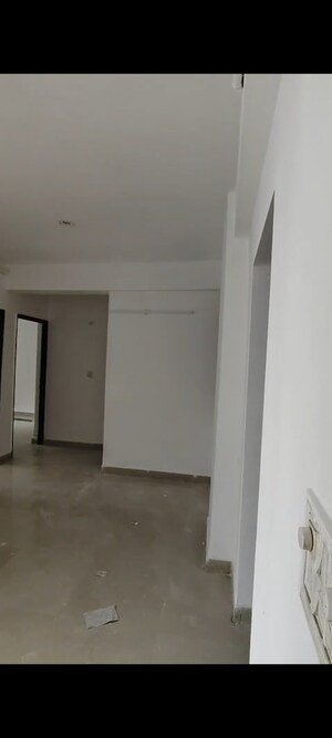 Room in 2 BHK Apartment at Mahagun Mahagunpuram II, Lal Kuan – for Sale