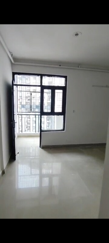 Room in 2 BHK Apartment at Mahagun Mahagunpuram II, Lal Kuan – for Sale
