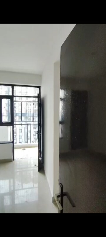 Room in 2 BHK Apartment at Mahagun Mahagunpuram II, Lal Kuan – for Sale