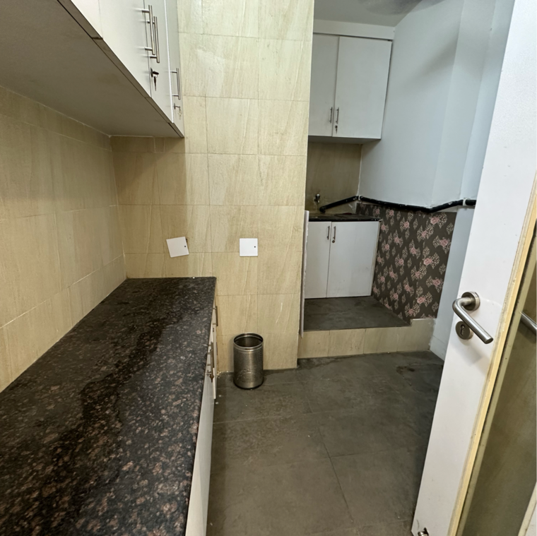 Balcony, spaze-itech-park Commercial Office Space 650 Sq.Ft. In Sispal Vihar Gurgaon 9500909