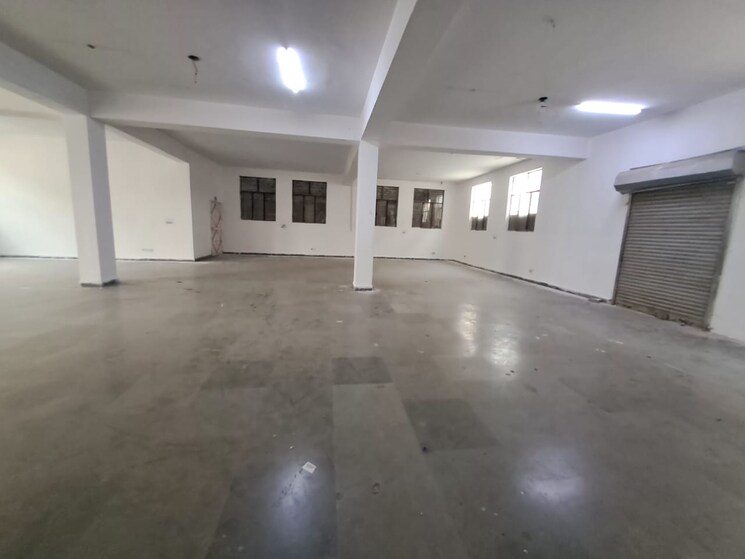  Parking, sector 63 Commercial Warehouse 21600 Sq.Ft. In Sector 63 Noida 9500904