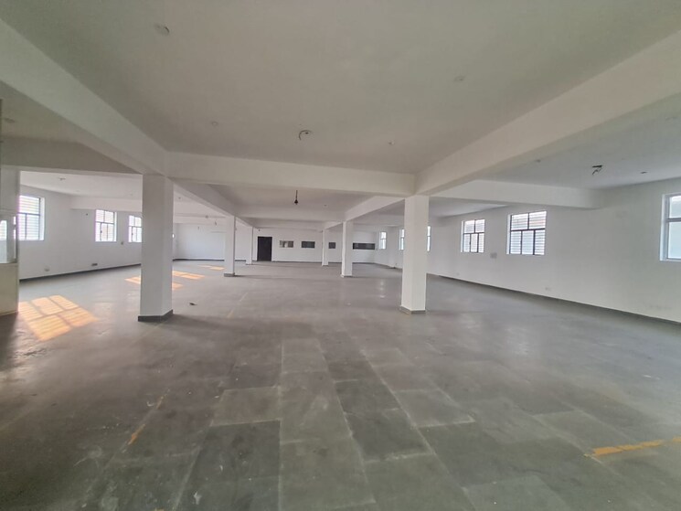  Parking, sector 63 Commercial Warehouse 21600 Sq.Ft. In Sector 63 Noida 9500904