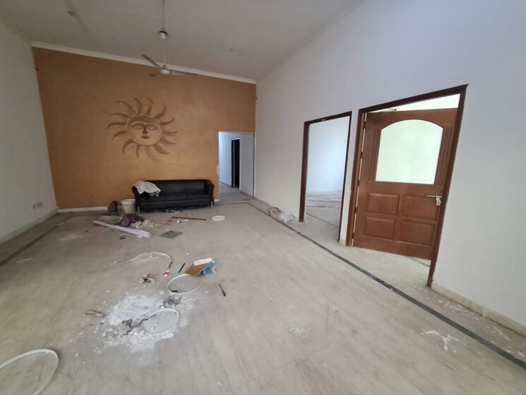 Room, sector 63 Commercial Warehouse 21600 Sq.Ft. In Sector 63 Noida 9500904