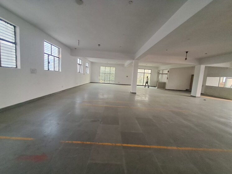 Room, sector 63 Commercial Warehouse 21600 Sq.Ft. In Sector 63 Noida 9500904