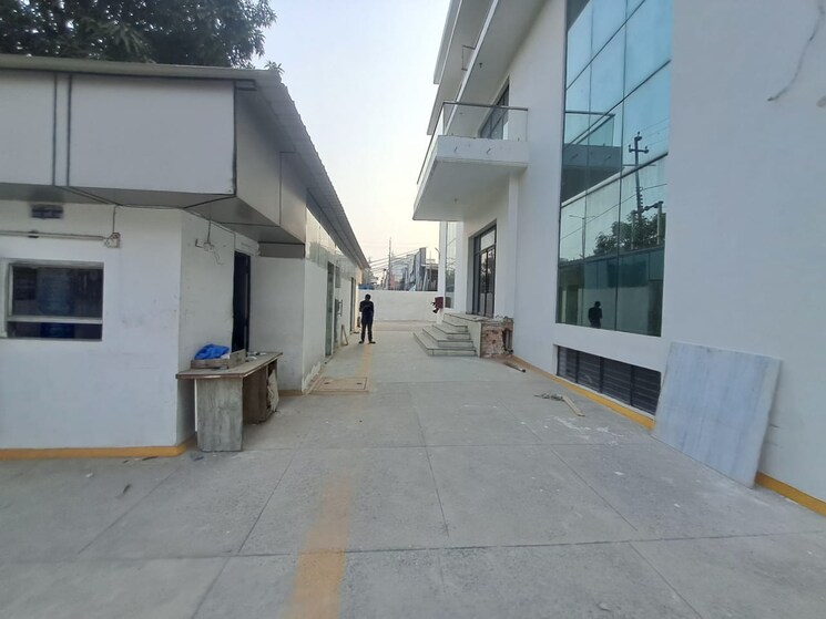  Parking, sector 63 Commercial Warehouse 21600 Sq.Ft. In Sector 63 Noida 9500904