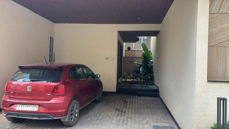  Parking, mims-northdale 4 Bedroom 3050 Sq.Ft. Villa In Visthar Bangalore 9500905