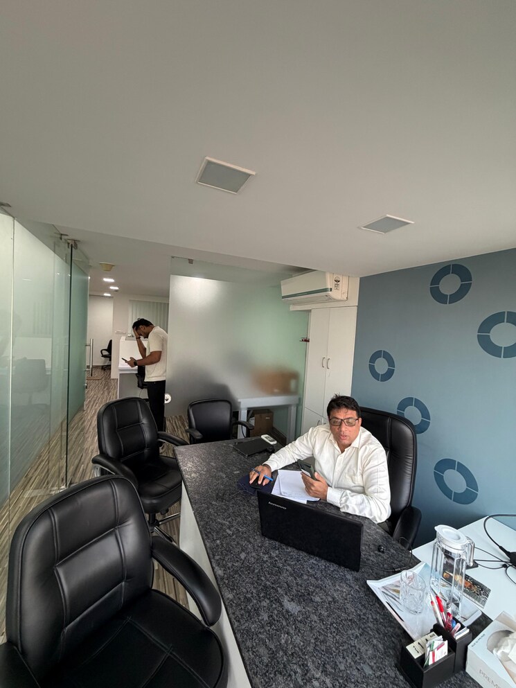 Team Area, shivalik-shilp Commercial Office Space 915 Sq.Ft. In Sanidhya Ahmedabad 9500903