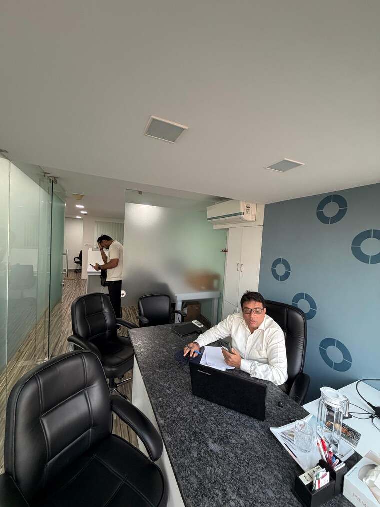 Team Area, shivalik-shilp Commercial Office Space 915 Sq.Ft. In Sanidhya Ahmedabad 9500903