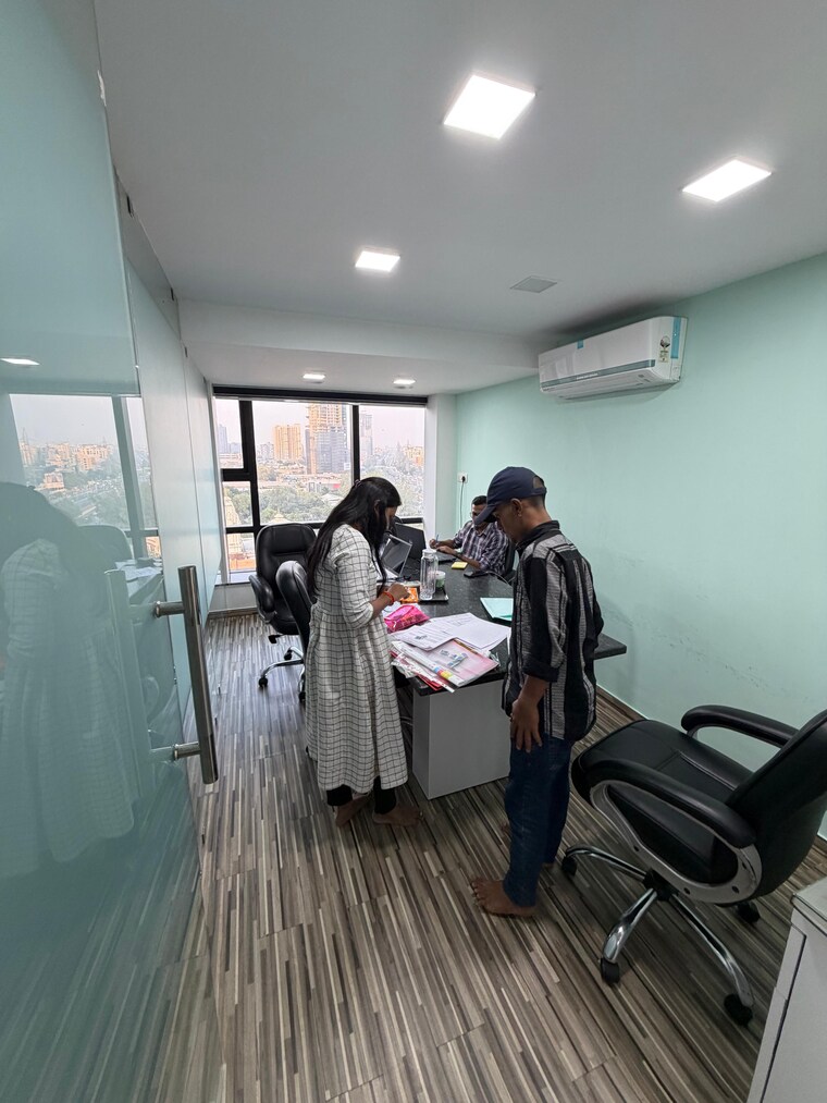  Parking, shivalik-shilp Commercial Office Space 915 Sq.Ft. In Sanidhya Ahmedabad 9500903