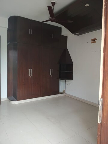 Furnished Amenities in 3 BHK Builder Floor at Sector 51 – for Rent