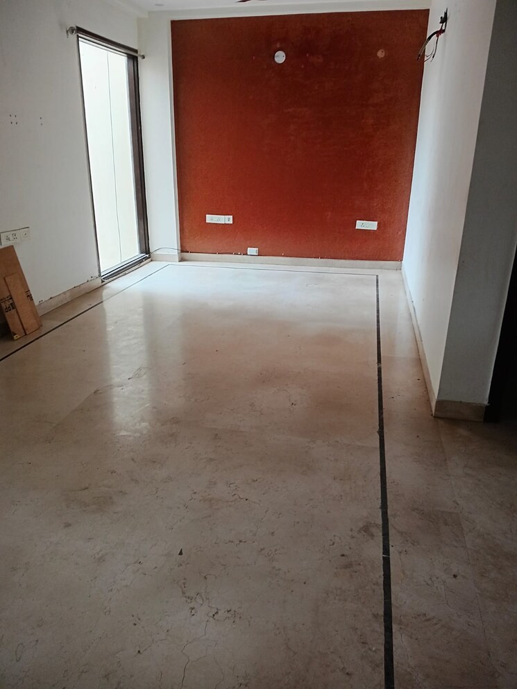 Room, sector 51 3 Bedroom 260 Sq.Yd. Builder Floor In Sector 51 Gurgaon 9500950