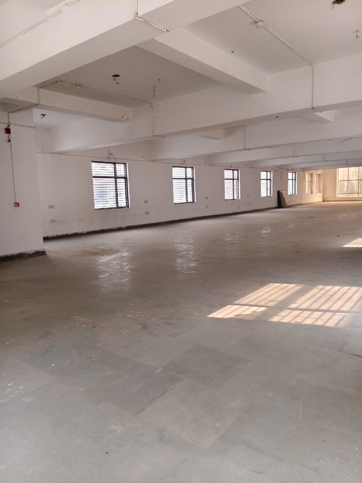  Parking, sector 63 Commercial Warehouse 4500 Sq.Ft. In Sector 63 Noida 9500936
