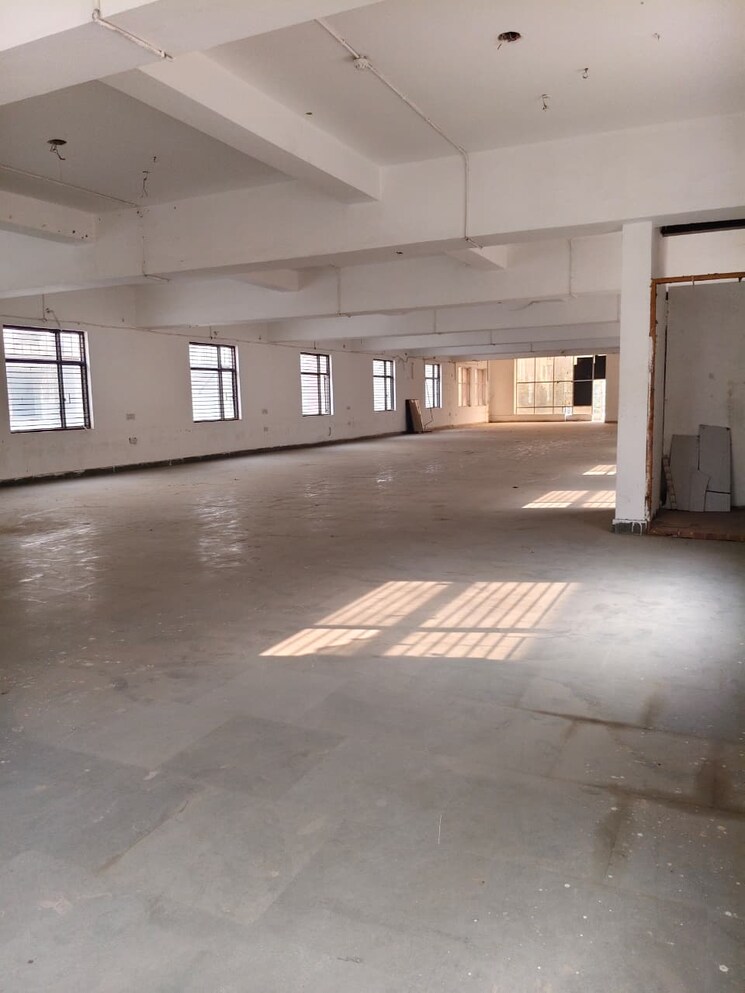  Parking, sector 63 Commercial Warehouse 4500 Sq.Ft. In Sector 63 Noida 9500936