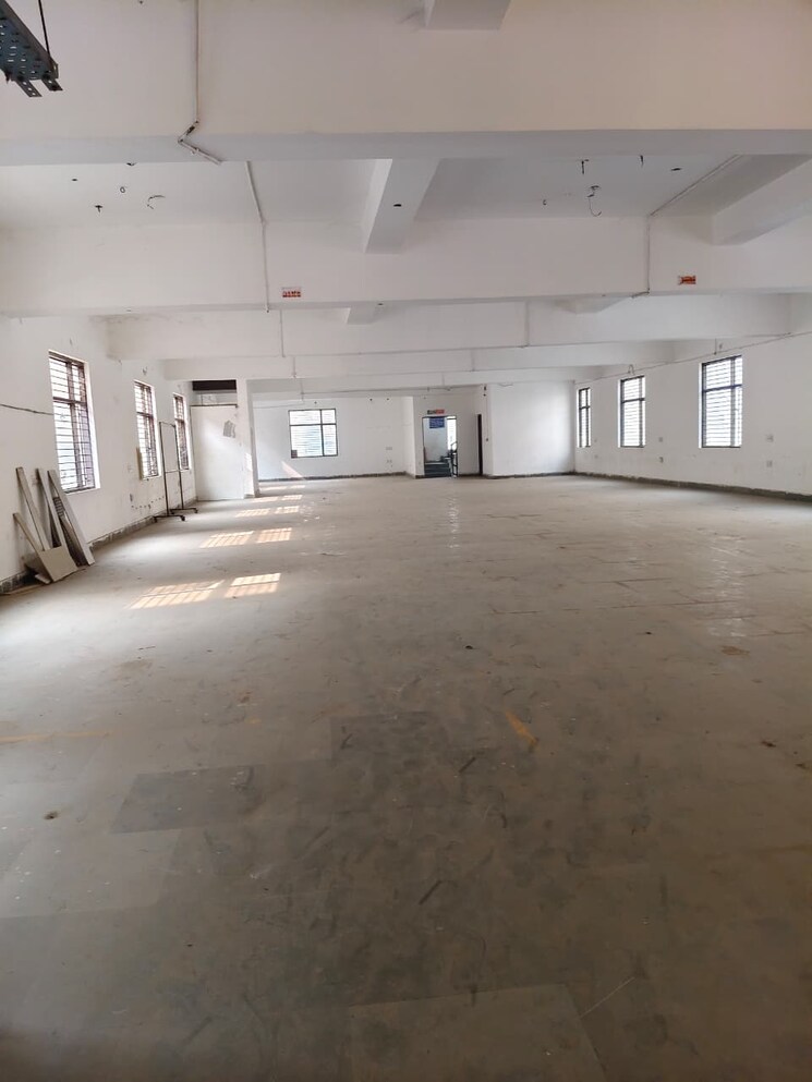  Parking, sector 63 Commercial Warehouse 4500 Sq.Ft. In Sector 63 Noida 9500936