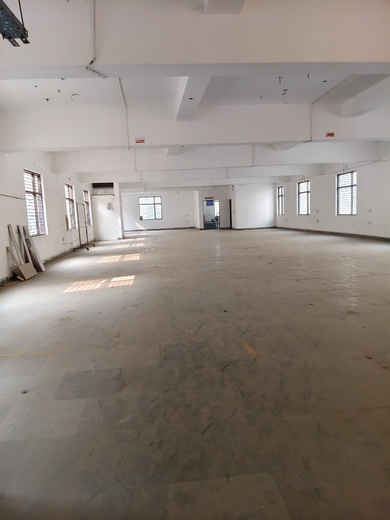  Parking, sector 63 Commercial Warehouse 4500 Sq.Ft. In Sector 63 Noida 9500936
