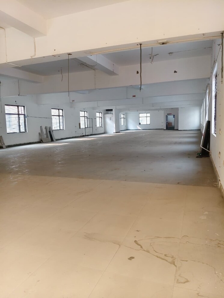  Parking, sector 63 Commercial Warehouse 4500 Sq.Ft. In Sector 63 Noida 9500936