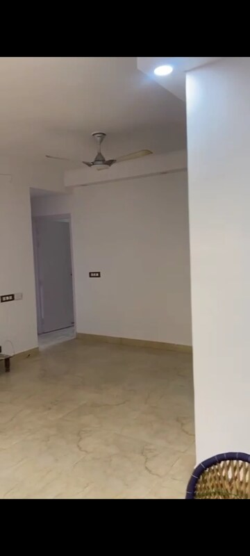 Room in 4 BHK Apartment at Spring Meadows, Tech Zone 4 Greater Noida – for Rent