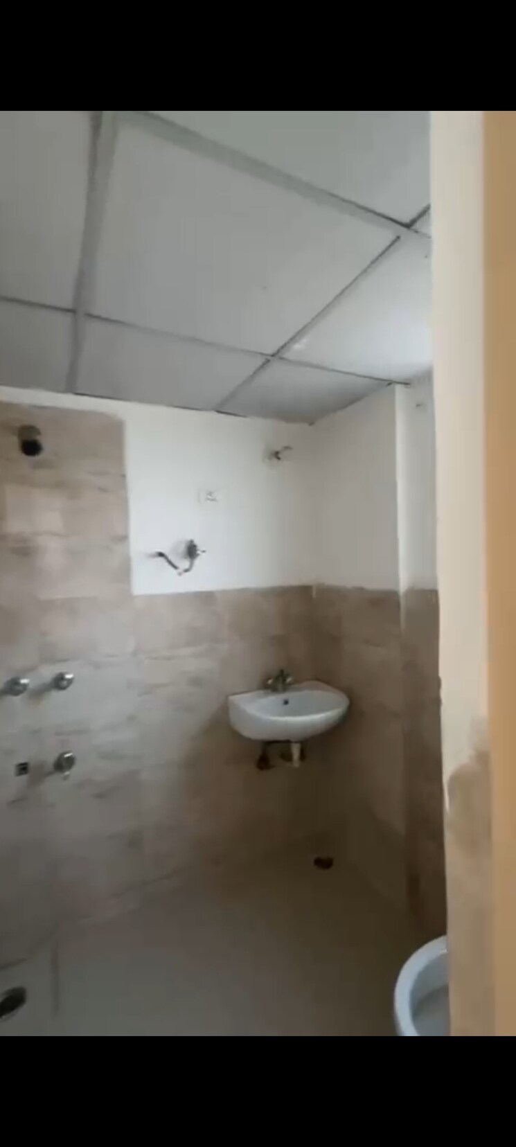 Bathroom, wave-dream-homes 3 Bedroom 1054 Sq.Ft. Apartment In Wave City Ghaziabad 9500985