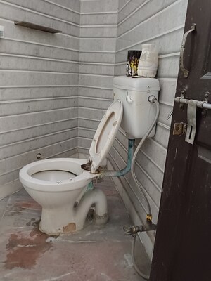 Bathroom in 1 BHK Builder Floor at Lajpat Nagar 4 – for Rent