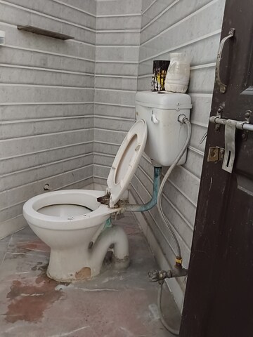 Bathroom in 1 BHK Builder Floor at Lajpat Nagar 4 – for Rent