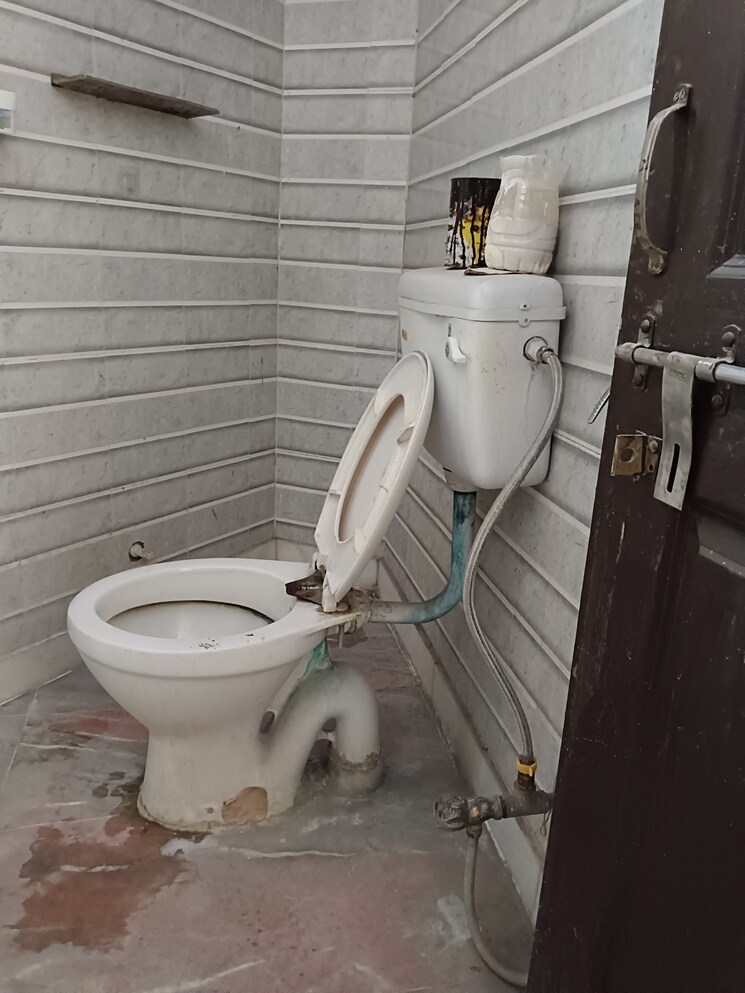 Bathroom, lajpat nagar 4 1 Bedroom 546 Sq.Ft. Builder Floor In Lajpat Nagar 4 Delhi 9501016