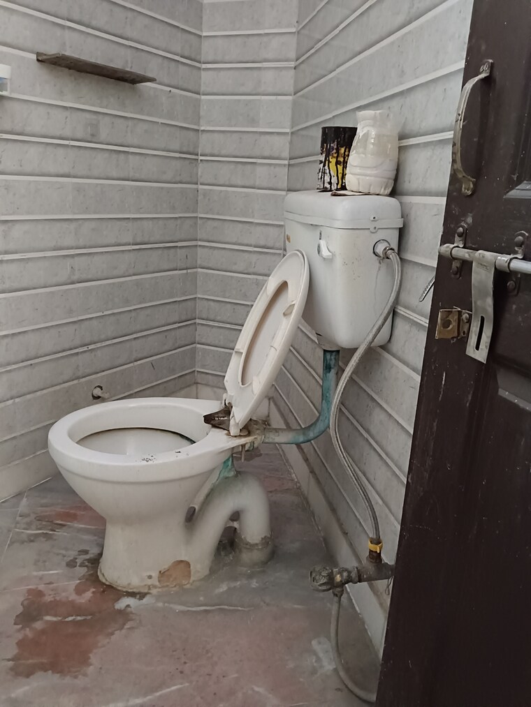 Bathroom, lajpat nagar 4 1 Bedroom 546 Sq.Ft. Builder Floor In Lajpat Nagar 4 Delhi 9501016