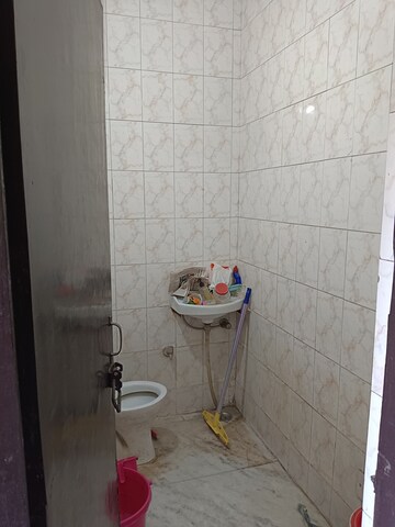 Bathroom in 1 BHK Builder Floor at Lajpat Nagar 4 – for Rent