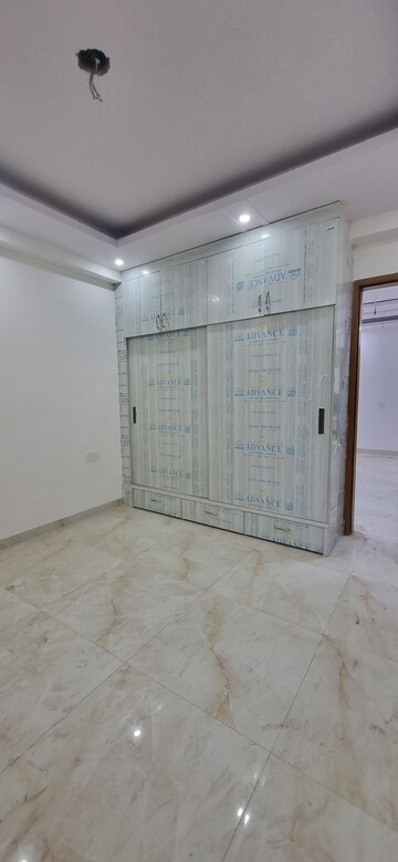 Room in 2 BHK Apartment at Pareena Om Apartments, Sector 112 – for Rent