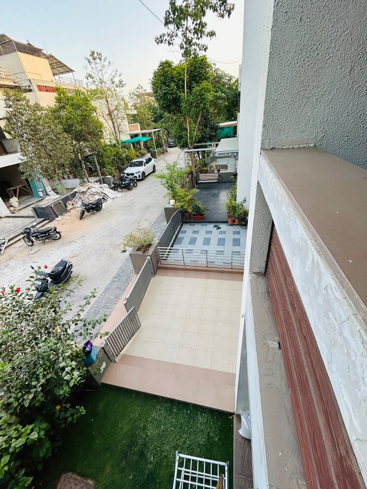 Balcony, science city 4 Bedroom 470 Sq.Yd. Villa In Science City Ahmedabad 9500996