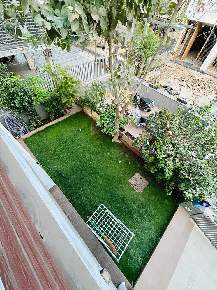 Balcony, science city 4 Bedroom 470 Sq.Yd. Villa In Science City Ahmedabad 9500996