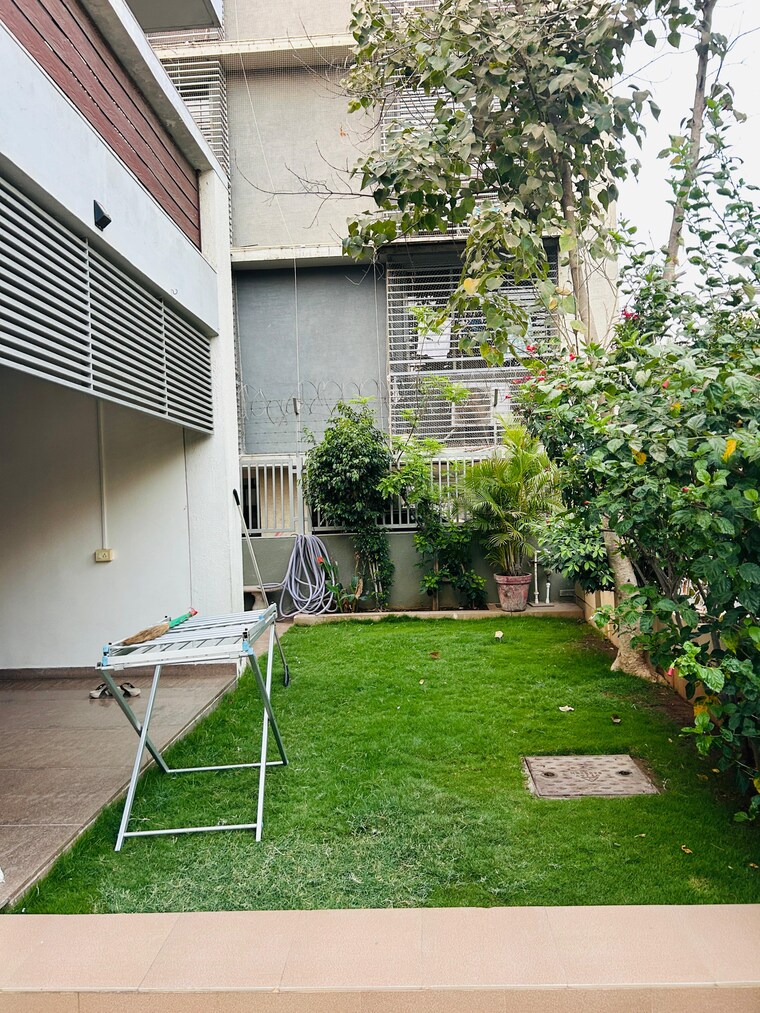 Balcony, science city 4 Bedroom 470 Sq.Yd. Villa In Science City Ahmedabad 9500996