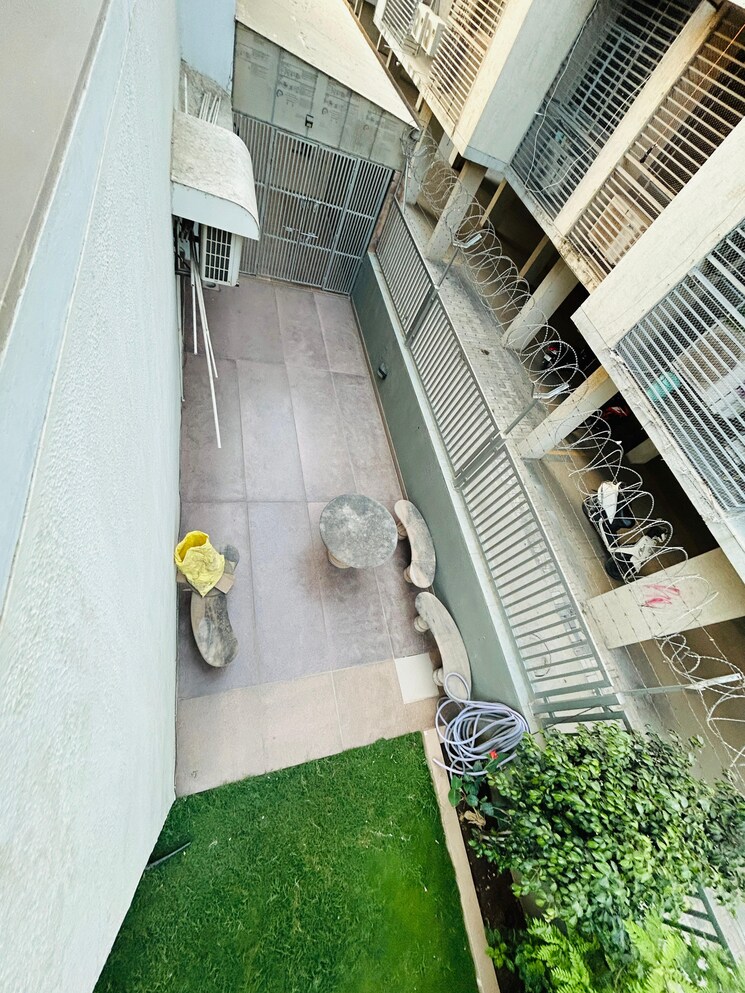 Balcony, science city 4 Bedroom 470 Sq.Yd. Villa In Science City Ahmedabad 9500996