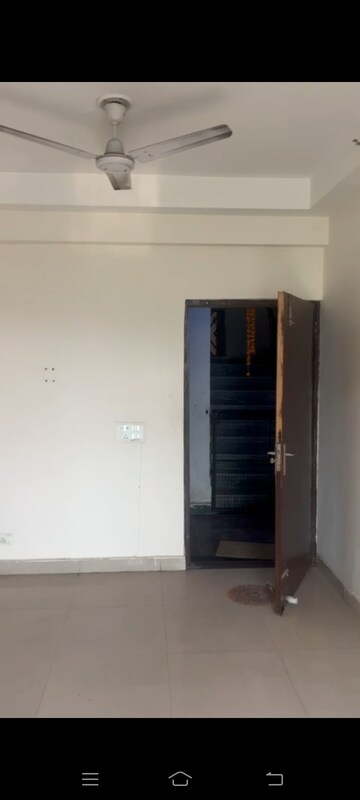 Furnished Amenities in 3 BHK Apartment at Amrapali Zodiac, Sector 120 – for Rent