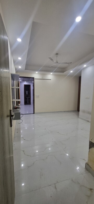 Furnished Amenities in 2.5 BHK Builder Floor at New Palam Vihar 3, Sector 111 – for Rent