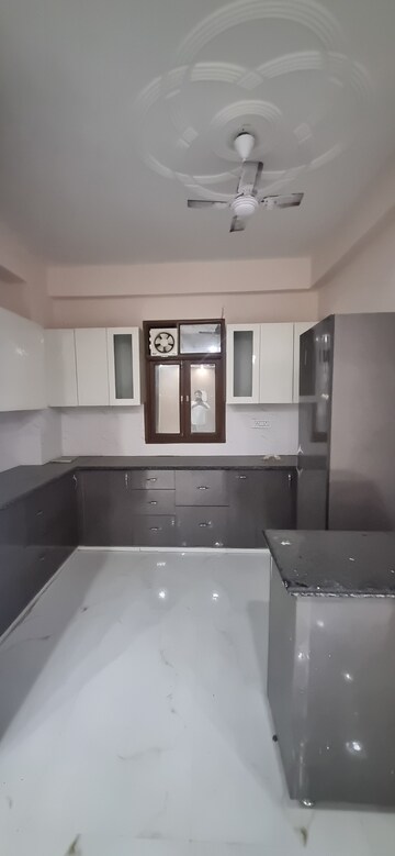 Kitchen in 2.5 BHK Builder Floor at New Palam Vihar 3, Sector 111 – for Rent