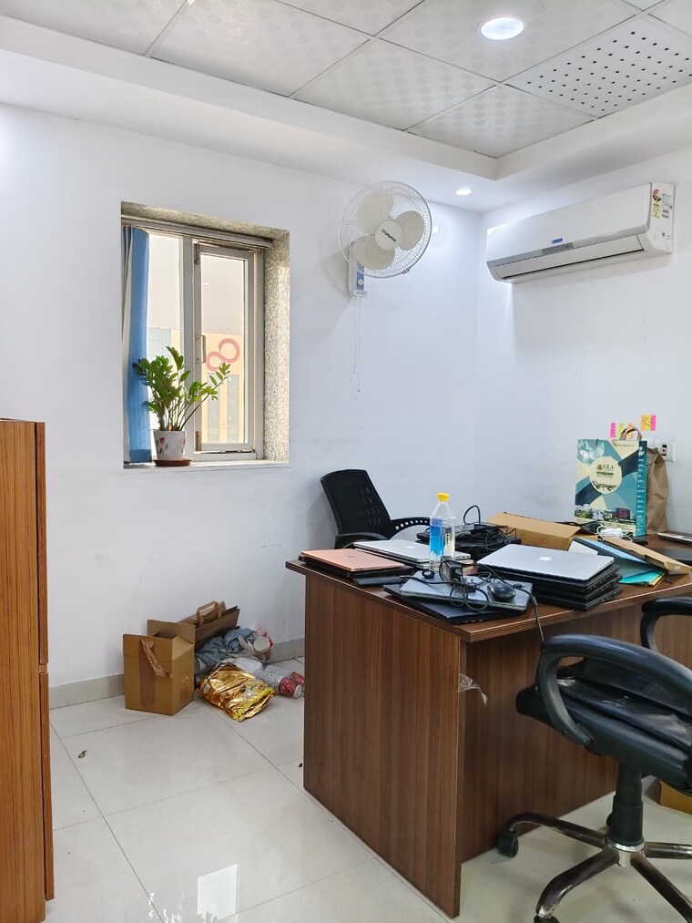 Team Area, sector 63 Commercial Office Space 3780 Sq.Ft. In Sector 63 Noida 9501163