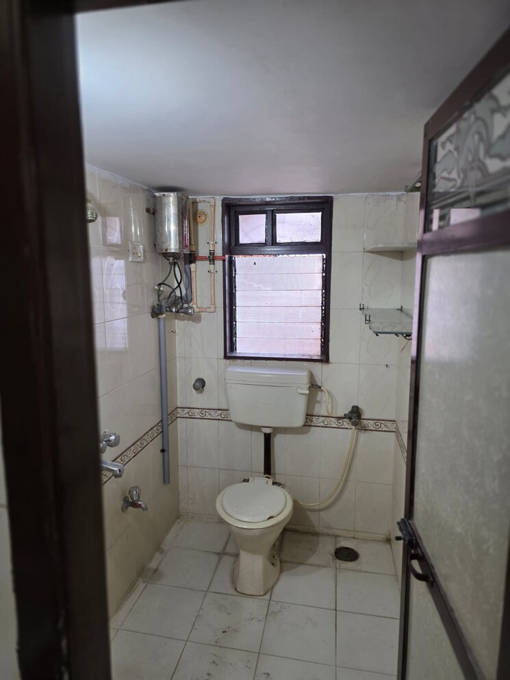 Bathroom, shilpa-chs-andheri 1.5 Bedroom 600 Sq.Ft. Apartment In Andheri East Mumbai 9501183
