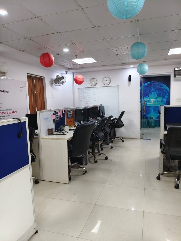 Team Area, sector 63 Commercial Office Space 1000 Sq.Ft. In Sector 63 Noida 9501200
