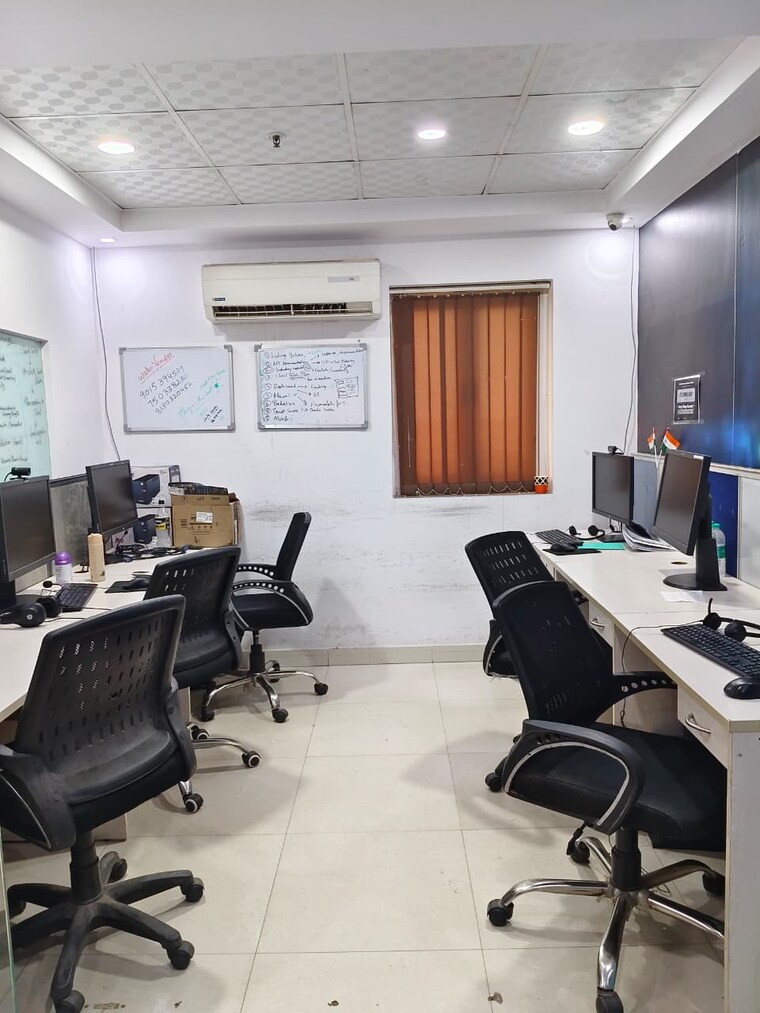 Team Area, sector 63 Commercial Office Space 1000 Sq.Ft. In Sector 63 Noida 9501200